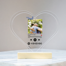 Carica l'immagine nel visualizzatore di Gallery, Targa "Nonno" a forma di cuore con base in legno e codice spotify con foto personalizzabile 15cm x 18 cm