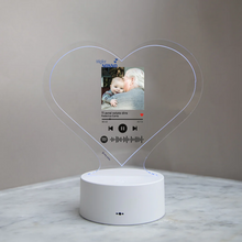 Carica l'immagine nel visualizzatore di Gallery, Targa "Nonno" a forma di cuore con base bianca a led e codice spotify con foto personalizzabile 15cm x 18 cm