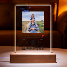 Carica l'immagine nel visualizzatore di Gallery, Targa "Nonno" con base in legno a led e codice spotify con foto personalizzabile 15cm x 20cm