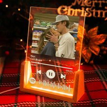 Carica l'immagine nel visualizzatore di Gallery, Targa con base in legno a led e codice spotify con foto personalizzabile 15cm x 20cm