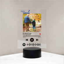 Carica l'immagine nel visualizzatore di Gallery, Targa "Nonno" con base a led e codice spotify con foto personalizzabile 15cm x 20cm