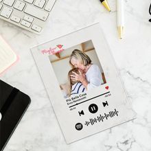 Carica l'immagine nel visualizzatore di Gallery, Targa "Nonna" con codice spotify e foto personalizzabile 15cm x 20cm