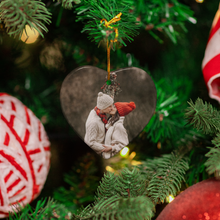 Carica l'immagine nel visualizzatore di Gallery, Decoro natalizio a forma di cuore con foto personalizzabile