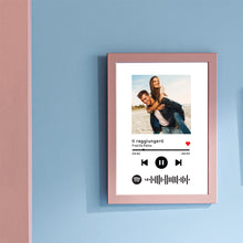 Carica l'immagine nel visualizzatore di Gallery, Quadro rosa con codice spotify e foto personalizzabile 21x30cm