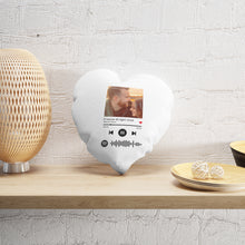 Carica l'immagine nel visualizzatore di Gallery, Cuscino a forma di cuore con codice spotify e foto personalizzabile 35 cm x 35 cm