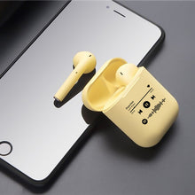Carica l'immagine nel visualizzatore di Gallery, Cuffie Bluetooth giallo pastello con codice spotify personalizzabile