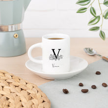 Carica l'immagine nel visualizzatore di Gallery, Tazzina con piattino e Iniziale con nome e fiori