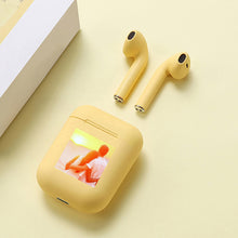 Carica l'immagine nel visualizzatore di Gallery, Cuffie bluetooth giallo pastello con foto personalizzabile