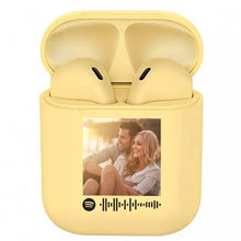 Carica l'immagine nel visualizzatore di Gallery, Cuffie Bluetooth giallo pastello con codice spotify e foto personalizzabile