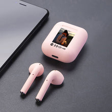 Carica l'immagine nel visualizzatore di Gallery, Cuffie Bluetooth rosa pastello con codice spotify e foto personalizzabile