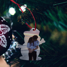 Carica l'immagine nel visualizzatore di Gallery, Decoro Pupazzo di neve in legno con foto o dedica personalizzabile