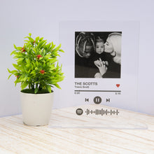 Carica l'immagine nel visualizzatore di Gallery, Targa con base e codice spotify con foto personalizzabile 15cm x 20cm