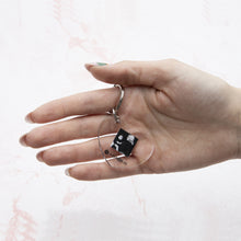 Carica l'immagine nel visualizzatore di Gallery, Portachiavi a forma di cuore con codice spotify e foto personalizzabile 5cm x 4cm