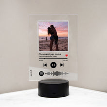 Carica l'immagine nel visualizzatore di Gallery, Targa con base a led e codice spotify con foto personalizzabile 15cm x 20cm