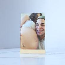 Carica l'immagine nel visualizzatore di Gallery, Targa con base in legno 10cm x 15cm personalizzabile
