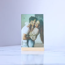 Carica l'immagine nel visualizzatore di Gallery, Targa con base in legno 10cm x 15cm personalizzabile