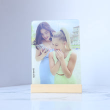 Carica l'immagine nel visualizzatore di Gallery, Targa con base in legno 15cm x 20cm personalizzabile