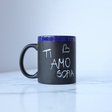 Carica l'immagine nel visualizzatore di Gallery, Tazza lavagna blu personalizzabile con gessetto