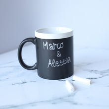 Carica l'immagine nel visualizzatore di Gallery, Tazza lavagna bianca personalizzabile con gessetto