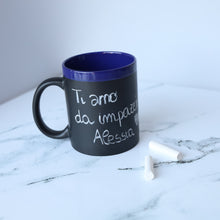 Carica l'immagine nel visualizzatore di Gallery, Tazza lavagna blu personalizzabile con gessetto