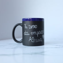Carica l'immagine nel visualizzatore di Gallery, Tazza lavagna blu personalizzabile con gessetto