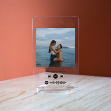 Carica l'immagine nel visualizzatore di Gallery, Targa con base tonda e codice spotify con foto personalizzabile 12cm x 20cm