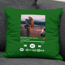 Carica l'immagine nel visualizzatore di Gallery, Cuscino verde con codice spotify e foto personalizzabile 40 cm x 40 cm