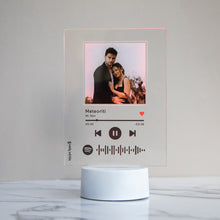 Carica l'immagine nel visualizzatore di Gallery, Targa con base bianca a led e codice spotify con foto personalizzabile 15cm x 20cm