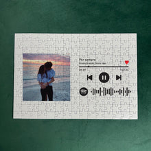 Carica l'immagine nel visualizzatore di Gallery, Puzzle bianco orizzontale con codice spotify e foto personalizzabile 30cm x 20cm