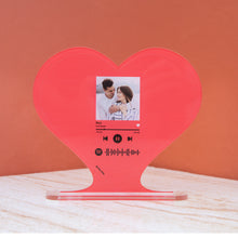 Carica l'immagine nel visualizzatore di Gallery, Targa rossa a forma di cuore con base e codice spotify con foto personalizzabile 15cm x 18 cm