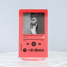 Carica l'immagine nel visualizzatore di Gallery, del Targa rossa con base tonda e codice spotify con foto personalizzabile 12cm x 20cm