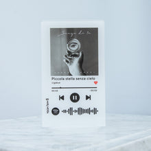 Carica l'immagine nel visualizzatore di Gallery, Targa colorata con base tonda e codice spotify con foto personalizzabile 12cm x 20cm