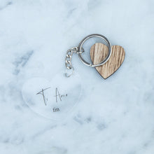 Carica l'immagine nel visualizzatore di Gallery, Portachiavi a forma di cuore con frase personalizzabile 5 cm x 4 cm