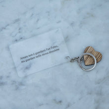 Carica l'immagine nel visualizzatore di Gallery, Portachiavi con frase personalizzabile 8,5cm x 5,5cm