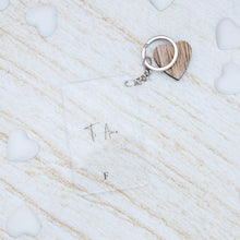 Carica l'immagine nel visualizzatore di Gallery, Portachiavi con frase personalizzabile 8,5cm x 5,5cm