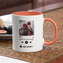 Carica l'immagine nel visualizzatore di Gallery, Tazza arancione con codice spotify e foto personalizzabile