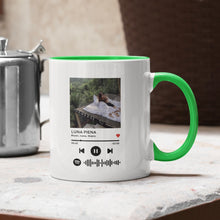 Carica l'immagine nel visualizzatore di Gallery, Tazza verde chiaro con codice spotify e foto personalizzabile