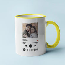 Carica l'immagine nel visualizzatore di Gallery, Tazza gialla con codice spotify e foto personalizzabile