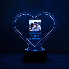 Carica l'immagine nel visualizzatore di Gallery, Targa a forma di cuore con base a led e codice spotify con foto personalizzabile 15cm x 18 cm