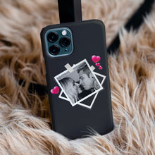 Carica l'immagine nel visualizzatore di Gallery, Cover nera con foto "Postcard" personalizzabile