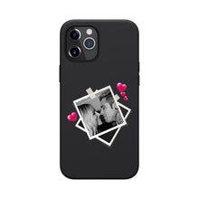 Carica l'immagine nel visualizzatore di Gallery, Cover nera con foto "Postcard" personalizzabile