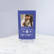 Carica l'immagine nel visualizzatore di Gallery, Targa colorata con base tonda e codice spotify con foto personalizzabile 12cm x 20cm