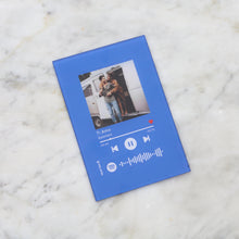 Carica l'immagine nel visualizzatore di Gallery, Targa colorata con codice spotify e foto personalizzabile 10cm x 15cm