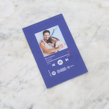 Carica l'immagine nel visualizzatore di Gallery, Targa colorata con codice spotify e foto personalizzabile 10cm x 15cm