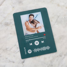 Carica l'immagine nel visualizzatore di Gallery, Targa colorata con codice spotify e foto personalizzabile 15cm x 20cm
