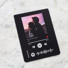 Carica l'immagine nel visualizzatore di Gallery, Targa colorata con codice spotify e foto personalizzabile 15cm x 20cm