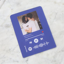 Carica l'immagine nel visualizzatore di Gallery, Targa colorata con codice spotify e foto personalizzabile 15cm x 20cm