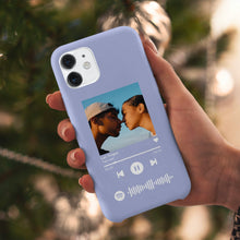 Carica l'immagine nel visualizzatore di Gallery, Cover light blue con codice spotify e foto personalizzabile