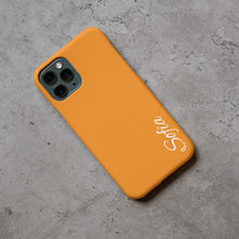 Carica l'immagine nel visualizzatore di Gallery, Cover colorata con nome personalizzabile