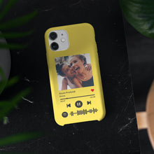 Carica l'immagine nel visualizzatore di Gallery, Cover gialla con codice spotify e foto personalizzabile